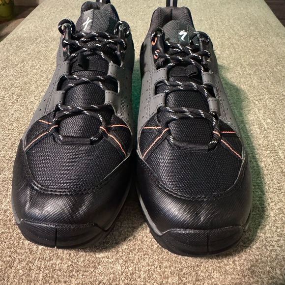 Specialized Men's Black and Gray Athletic Shoes size 10.5 missing insoles, clean - Picture 3 of 8
